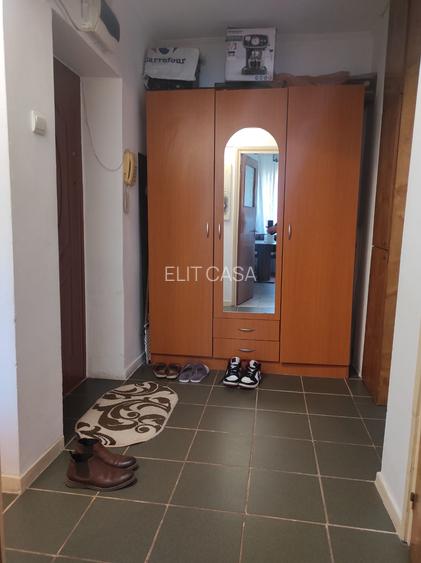 Apartament cu 2 camere decomandat, etajul 3/4, zona Nicolina - 10