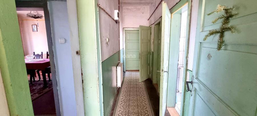 Vilă interbelica cu suflet, curte mare și vedere spre dealuri  - 11