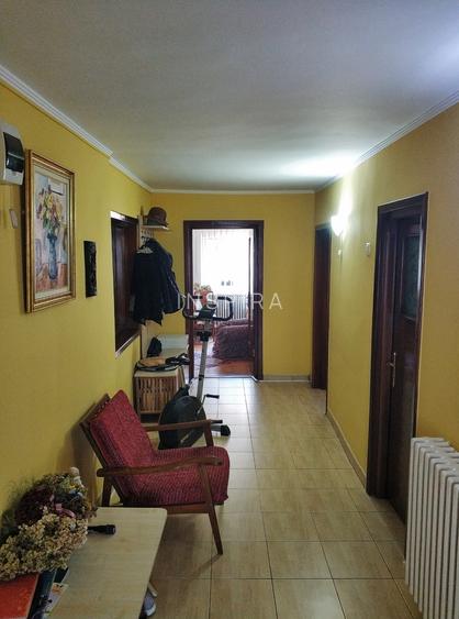 Km 4-5 - Casa renovata, situata in centrul cartierului - 5