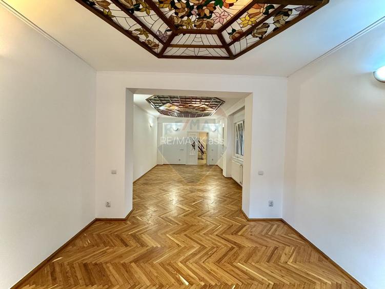 Casa / Vila cu 7 camere de vanzare în zona Domenii - 2