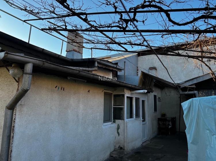 Închiriez casă curte Apărătorii Patriei - 12