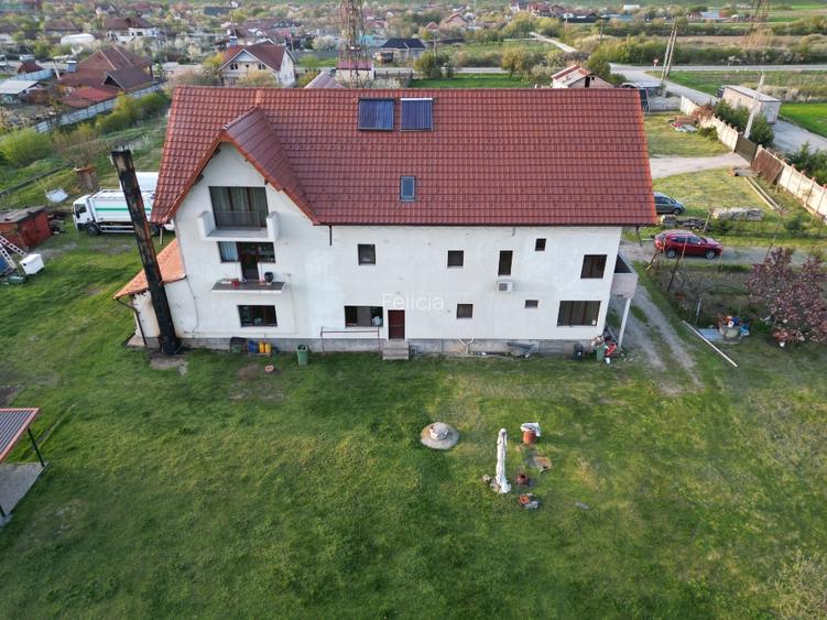 Casă de vanzare- cu spatiu comercial si 7.773  teren - 10