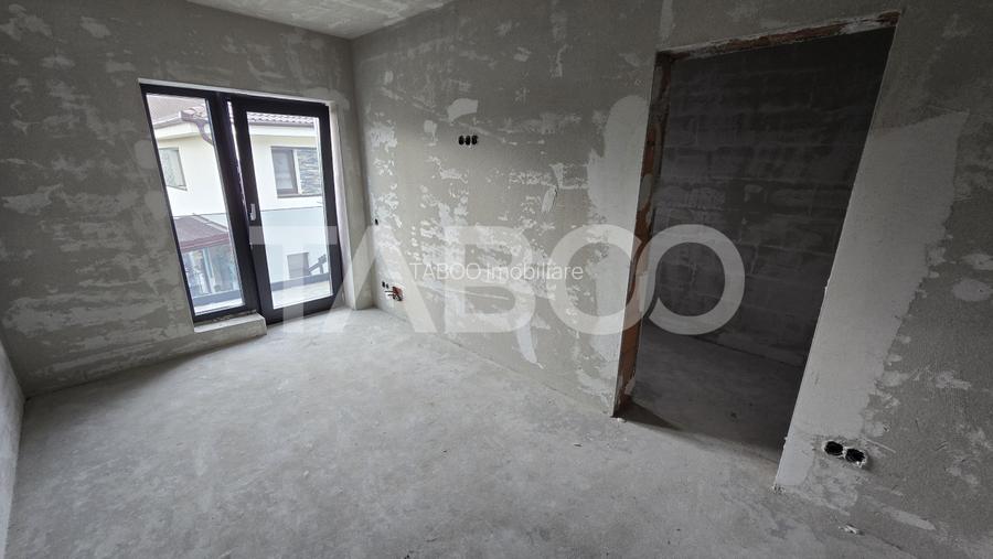 Duplex de vanzare 450mp teren liber 4 camere 2 bai 2 parcari Selimbar - 12