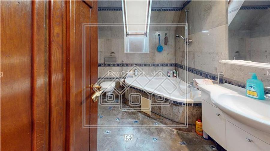 Casa individuala de vanzare - 7 camere, 278 mp utili - Strand - 44