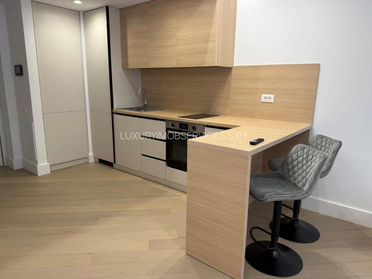 Cortina 126 Erou Iancu Nicolae Cambridge Jolie Ville  - 2