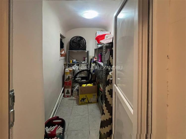Apartament cu 3 camere  de vanzare  Tg Cucu - Podul de Fier, - 12