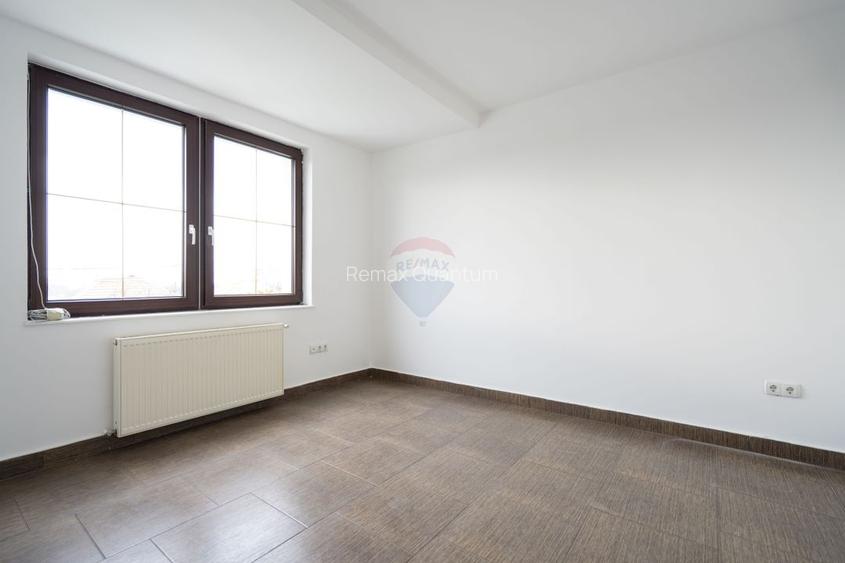 De vânzare casă cu 5 camere, teren 1000 mp Oncea, Calea Bihorului - 12
