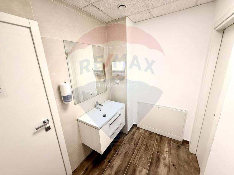 De închiriat spațiu Comercial/ de Birouri modern, Central - 14