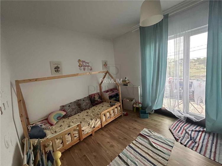 Utvin- partial mobilat si utilat- strada asfaltata- 4 camere - 3