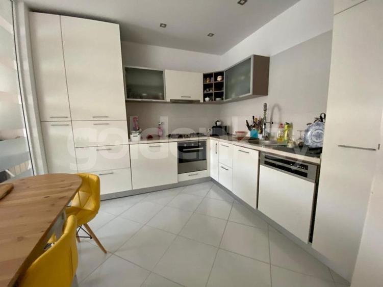 Apartament cu acces la piscina comuna, fitness si 2 locuri de parcare