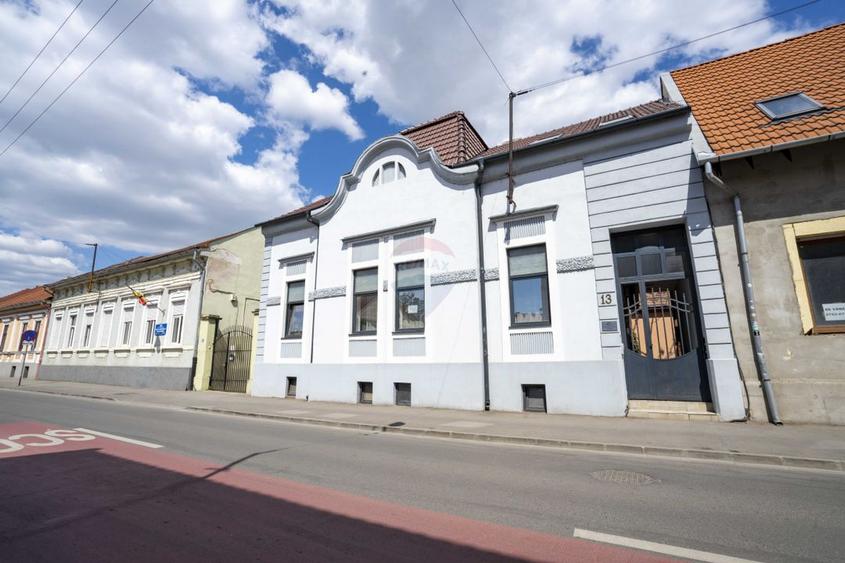 De vânzare casă cu 6 camere, ultracentral – str. Moscovei