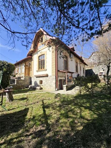 Oportunitate de investitie | Vila superba de vanzare| Ultra-Central Sinaia|