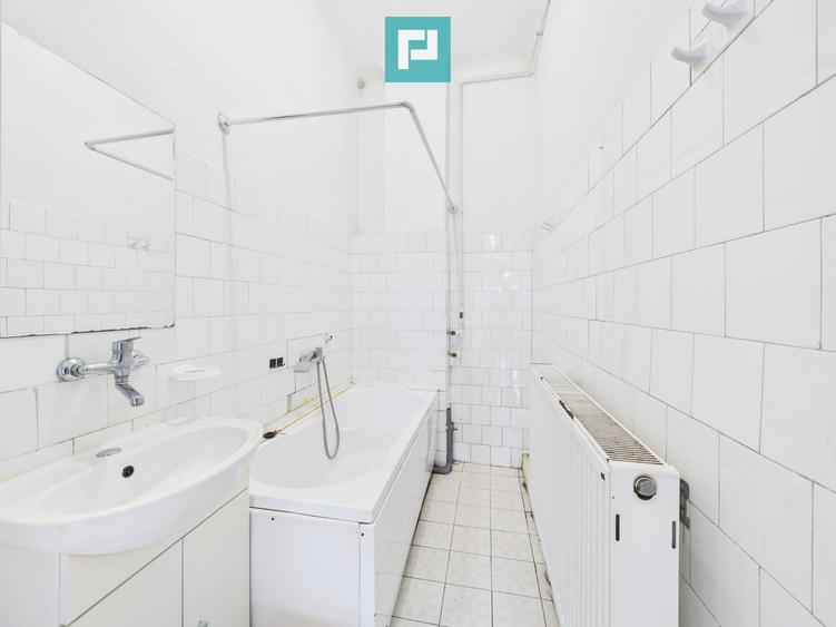 Casă 2 camere + anexe, teren 234 mp.