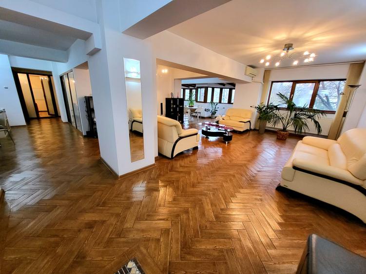 4 camere Centru Bloc PESCĂRUȘ pret 188000 euro