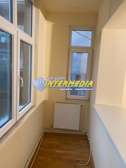 Apartament cu 3 camere Deco Foste proprietati CETATE Piata Finisat Nemobilat - 2