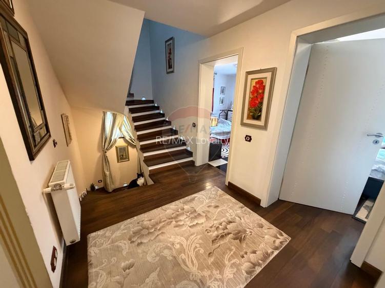 De vanzare Casă / Vilă cu 9 camere la lac cu piscina - 23