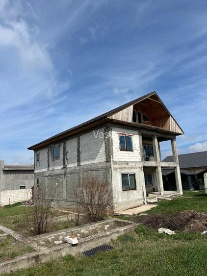 Vila Cumpana P+1+M 700mp - 3