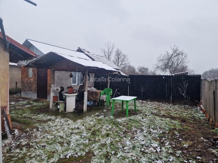 Vând casa la curte batraneasca locuibila - 14