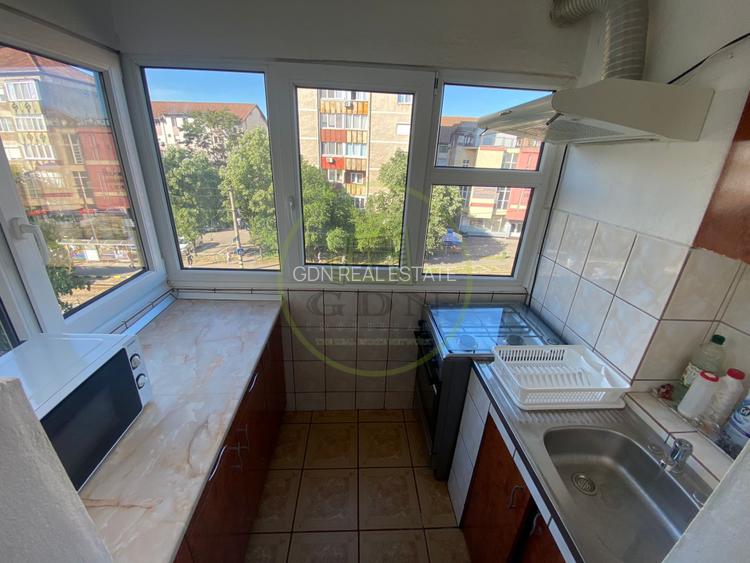 Apartament 3 camere decomandat, etaj 3 din 4, mobilat, utilat, str Coposu - 7