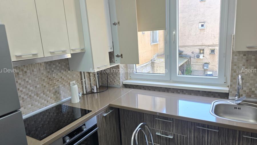 Inchiriez apartament 2 camere in Deva, zona ultracentrala (La Cal), et 1 - 2