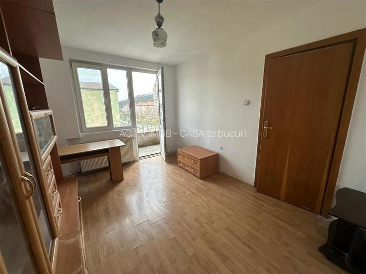 Resita, Apt. 3 cam.cf.1, semidec, Lunca - 24