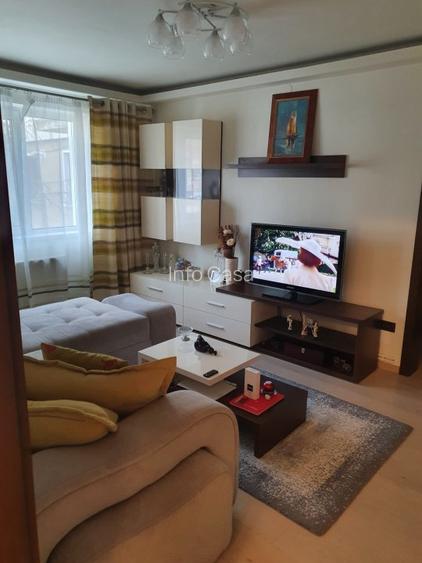 Ofer de inchiriat 3 camere - 4