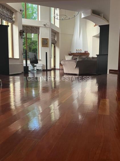 Vila de vis cu parc privat  — Panoramă Unică Spre Crucea Caraiman, - 7