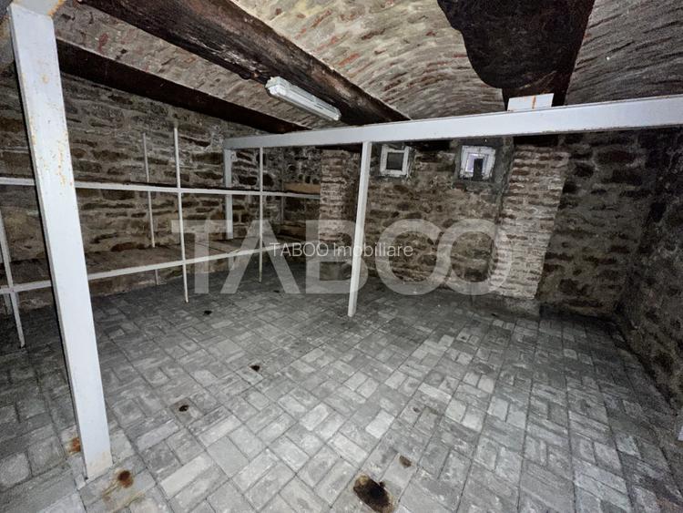 Casa familiala pentru locuit sau vacanta , spatioasa si confortabila . - 16