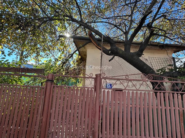 Casa bătrânească și teren  - 4