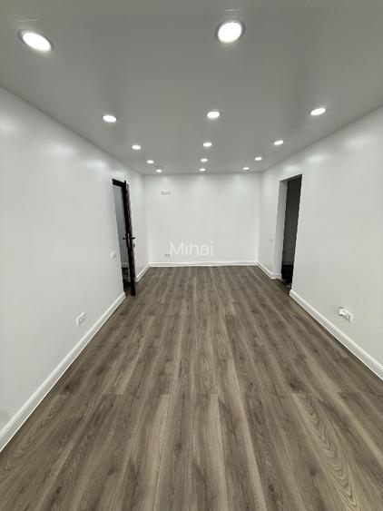 Apartament 3 camere semidecomandat de vânzare în Micro 40 stradal  - 4