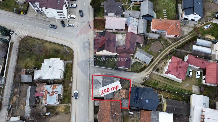 Casă de vânzare în GURA HUMORULUI zona Ariniș 250 mp teren - 2