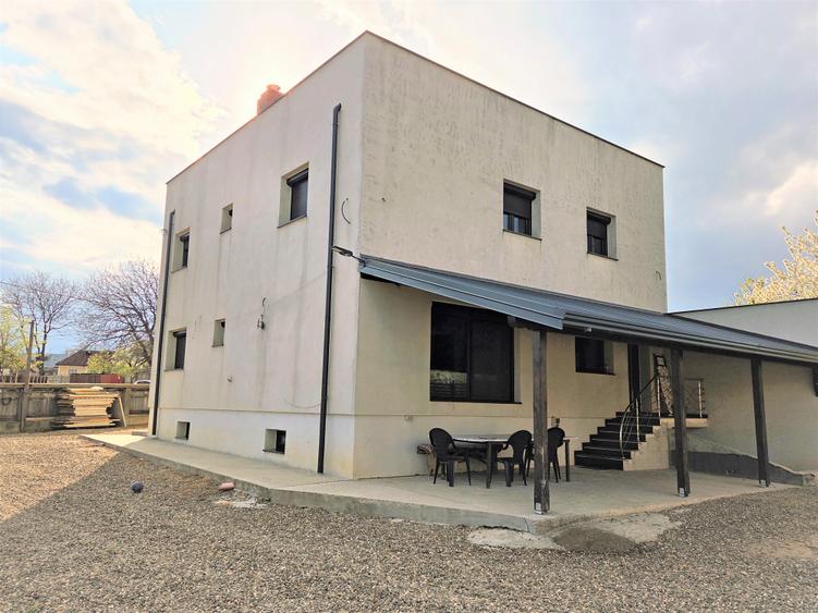 Vila superba D+ P+ 1E stil mediteranean in Paunesti jud Vrancea