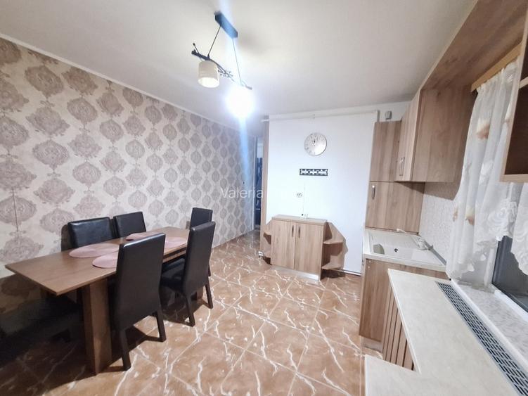 Închiriez apartament spatios cu 2 camere,parter,zona Calea Moldovei,parcare incl - 8