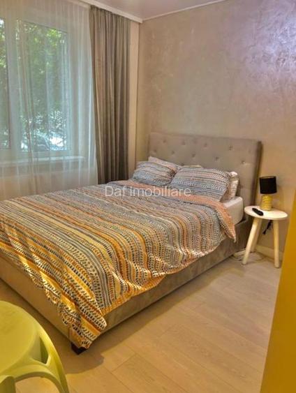 Gorjului metrou- 3camere renovat-70mp -bloc 1980 - 3