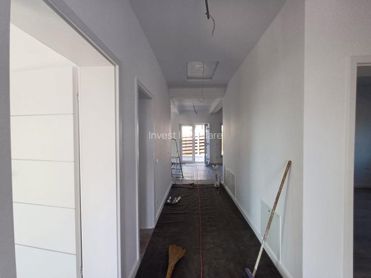 Casă de vânzare în MIROSLAVA , 4 camere - 7