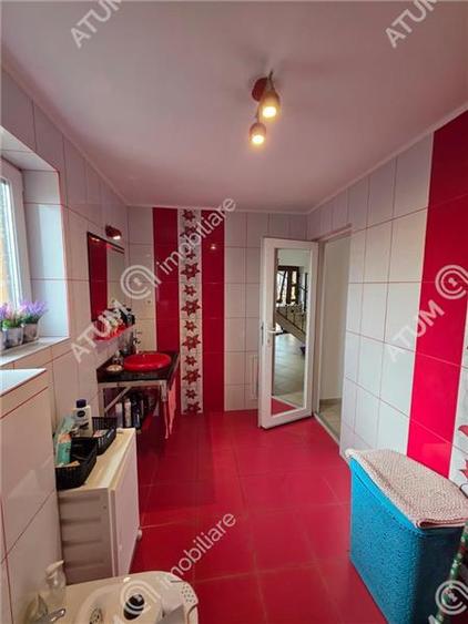 Casa individuala cu 5 camere si curte proprie in cartierul Tineretului