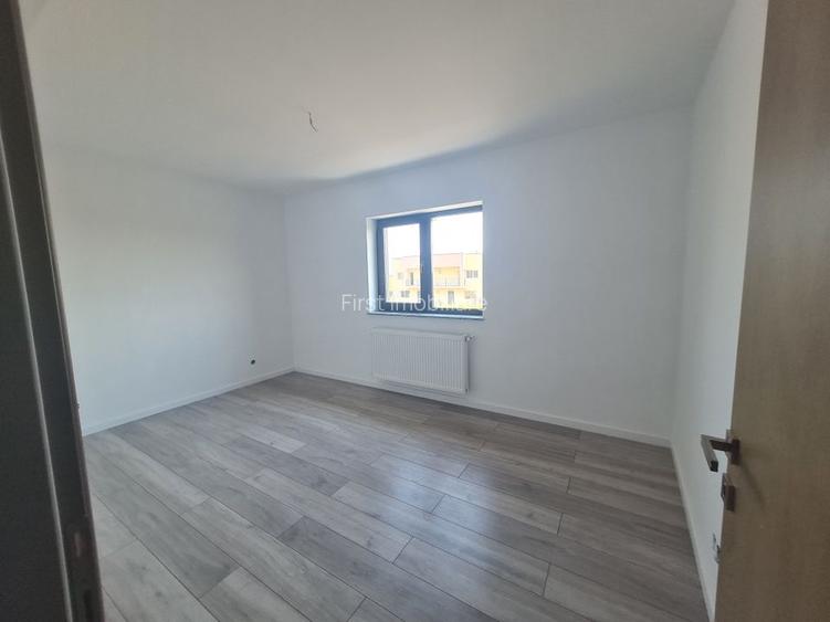 Vila cu 4 camere,2 bai,finisaje deosebite,curte 330 mp - 10