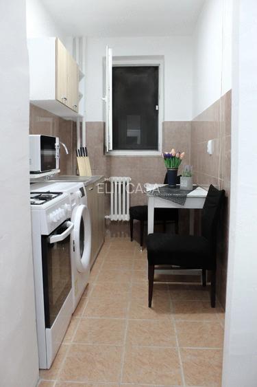 Apartament cu 2 camere, decomandat, zona Mircea Cel Batran - 2