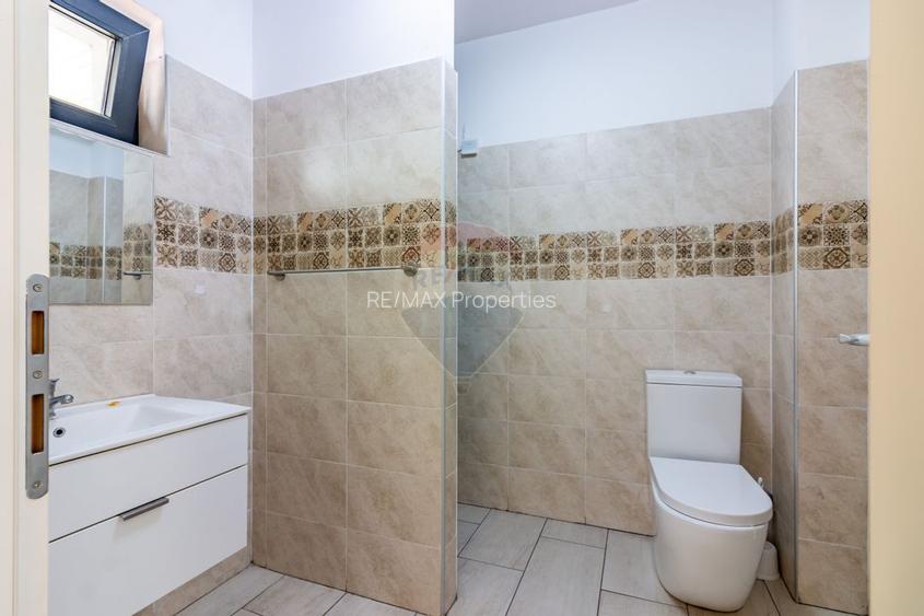 Casă / Vilă in Corbeanca,  toate utilitatile, strada principala - 9