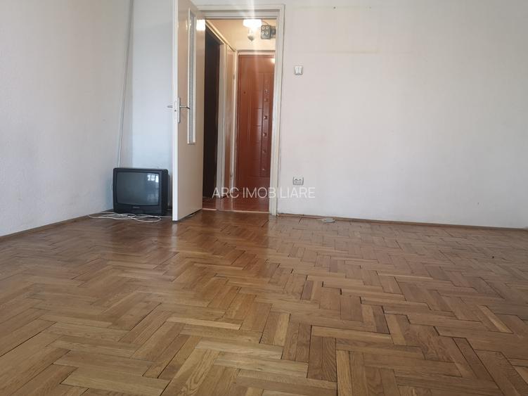 Garsoniera amplasata la etajul 1,zona Calea București - 7