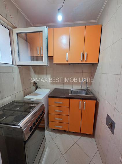 Titan, Postavarul intersectie B-ul 1 Decembrie 1918, stradal, vedere spate - 2