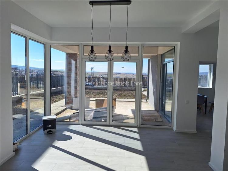 Noua! Casa 4 camere, Dezmir+Parcare - 2