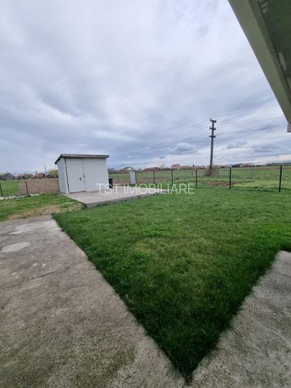 Casa de vanzare spre Vetis, drum principal - 2