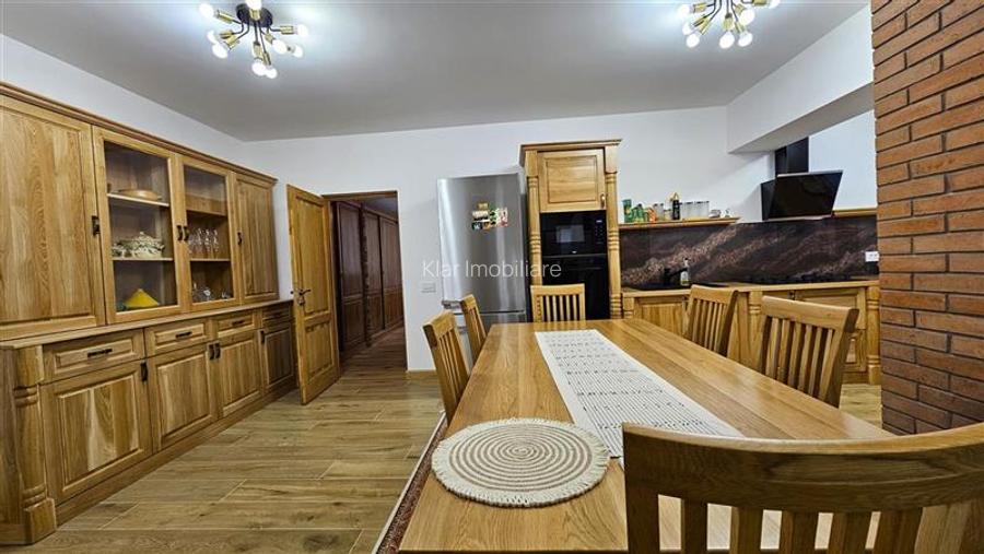 Casa renovata 200mp pe 2 niveluri,parcare, curte cu foisor,Centru, str.Nicolae B - 9