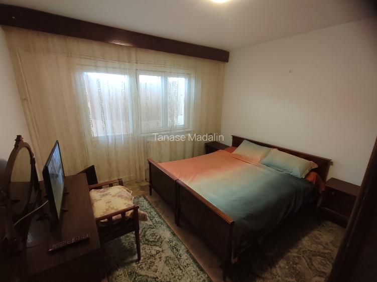 Închiriez apartament 3 camere Tomis Nord  - 2