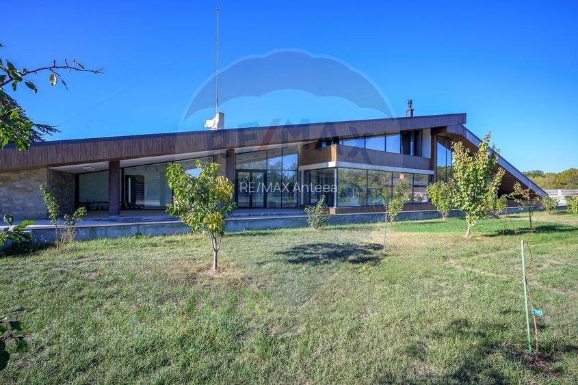 Vilă Futuristă: Eleganță & Inovație la limita pădurii, piscină, 4500mp - 5