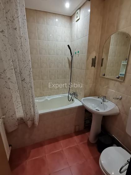 INCHIRIEZ  apartament  2  camere,renovat,zona Centrala - 10