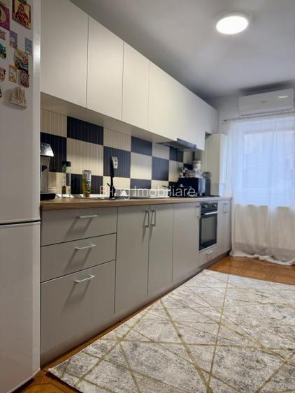Apartament cu 3 camere,etaj 1  - 2