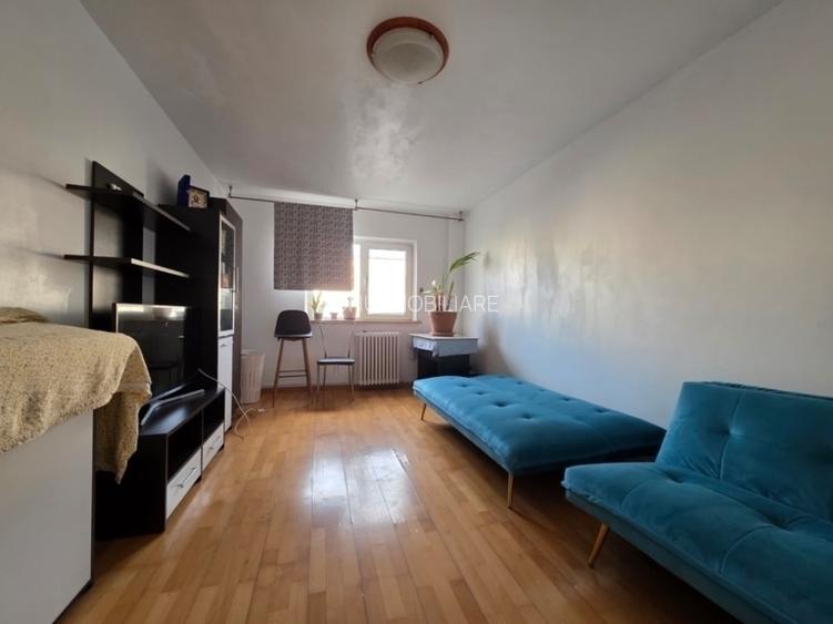 Etaj 3-Podul de Fier-3 Camere Decomandat -bloc 82' - 3