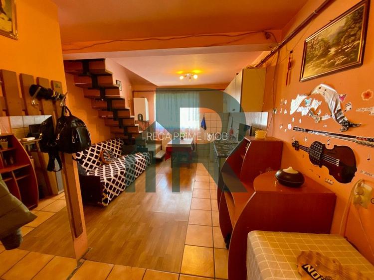 Apartament cu 2 camere la mansarda in Vasile Aaron - 2